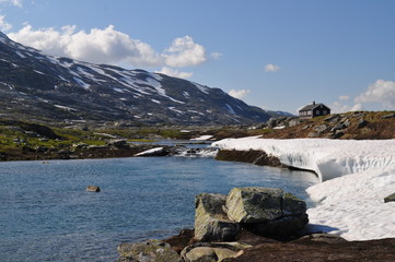 Fototapeta na wymiar Lake with mountains and snow in Norway