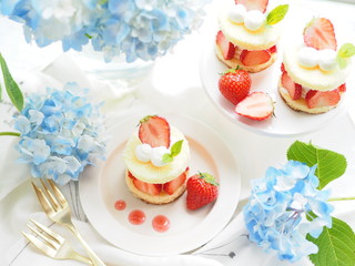 かわいいイチゴケーキ