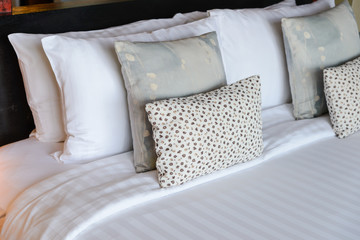 interior beautiful bedding and pillow, interior modern bedroom, interior modern home