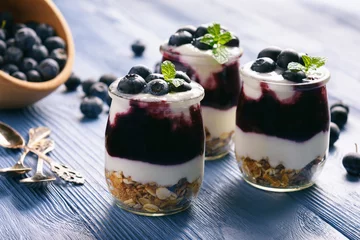 Schilderijen op glas Healthy yogurt dessert with muesli, berry mousse and blueberries. © O.B.