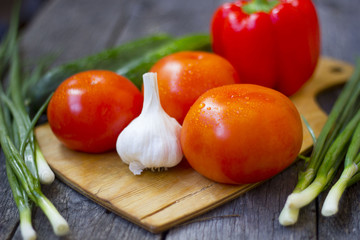 Composition with fresh vegetables