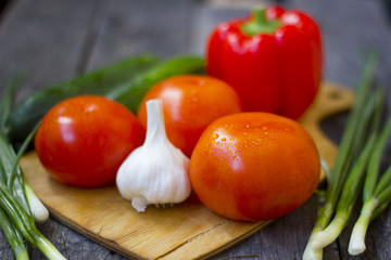 Composition with fresh vegetables