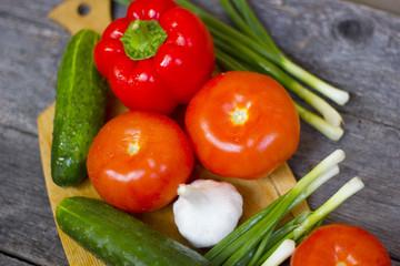 Composition with fresh vegetables