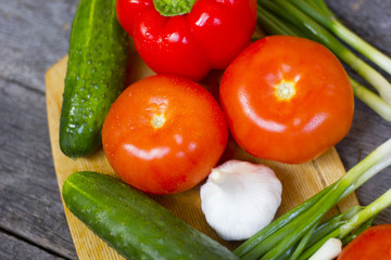Composition with fresh vegetables