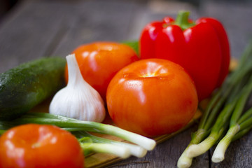 Composition with fresh vegetables