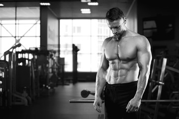 Fototapeta na wymiar Male bodybuilder looking at his sixpack abdominal