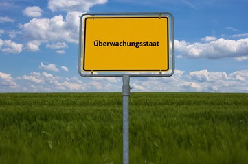 Überwachungsstaat - Freiheit - Bilder mit Wörtern aus dem Bereich Datenschutz, Wortwolke, Würfel, Buchstabe, Bild, Illustration