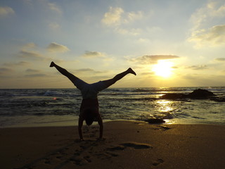 Fototapeta premium playing in the beach