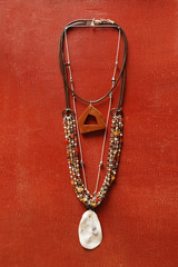 colliers pendentifs de fabrication artisanale