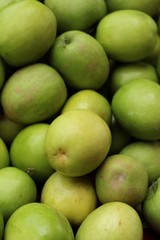 Green apples is delicious heaped a lot .