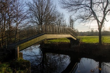 Obraz premium Old metal bridge at sunset