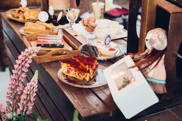Candy bar in brown color: cakes, cupcakes
