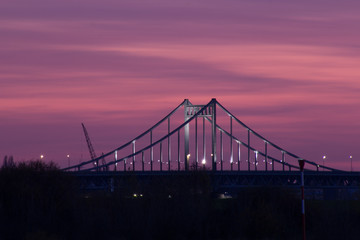 Rheinbrücke bei Sonnenuntergang