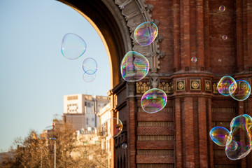 Pompas de jab&oacute;n en la ciudad