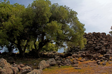 il nuraghe maggiore del sito di Nuraghe Mannu presso Cala Gonone (Nuoro, Sardegna)