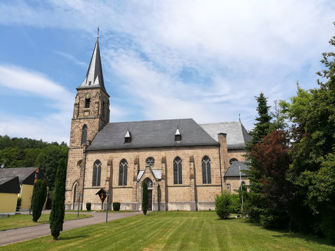 Kath. St. Vituskirche in Marsberg Dorf Westheim
