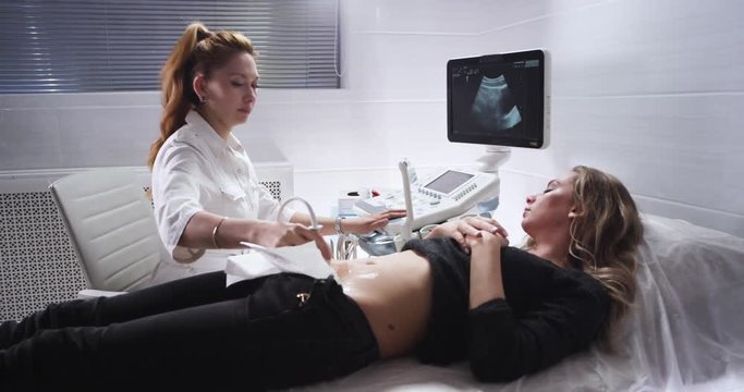 Monitoring of the pregnancy. Work on the modern device of ultra - sound diagnostics.