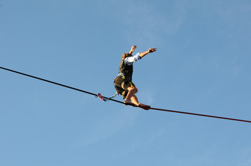 Auf der Slackline dem Himmel ganz nahe