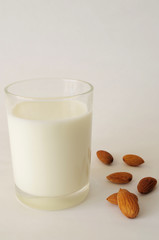 アーモンドミルク