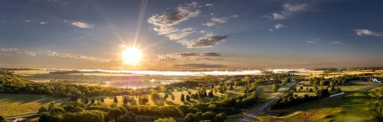 Foto op Plexiglas Luchtfoto ochtendzonsopgang aan de horizon © Patrick Ziegler