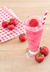 fresh strawberry smoothie