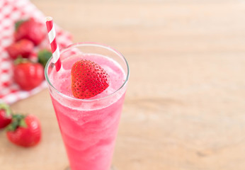 fresh strawberry smoothie