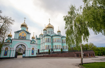Fototapeta na wymiar Orthodox church in the village of Bancheni.