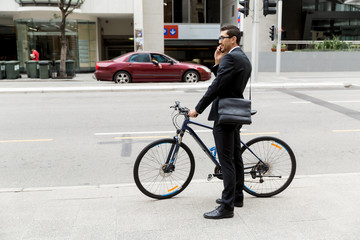 Obraz na płótnie Canvas Young businessmen with a bike