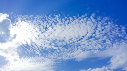 Obraz premium blue sky and tiny cloud