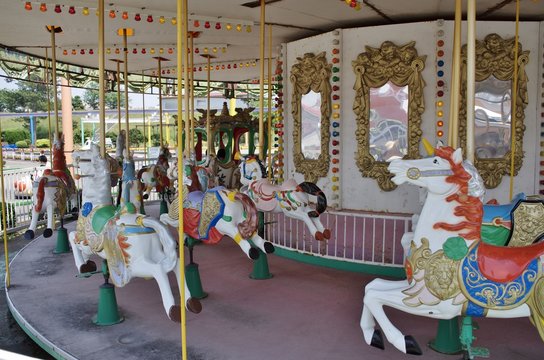 レトロな遊園地のcarousel