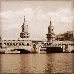 Naklejka premium Berlin / Oberbaumbrücke / Old photo effect 