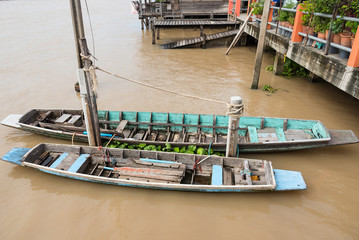Fototapeta na wymiar Traditional Thai rowing boat are located in the Chao Phraya River.