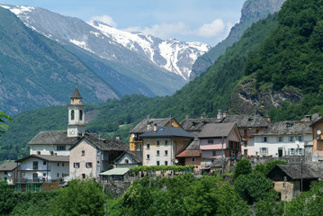 Fototapeta na wymiar Rural village of Dangio on the Swiss alps