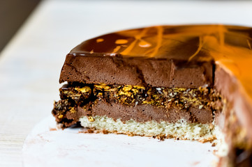 Cake mousse Chocolate pralines , Cake mousse Chocolate pralines . Cut coarsely. It consists of vanilla sponge cake,chocolate mousse dark Belgian chocolate BARRY with a layer of hazelnut praline.