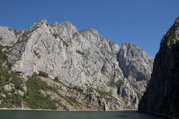 lago koman albania