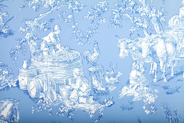 Antyczna niebiesko-biała tapeta w stylu francuskiego baroku przedstawia duszpasterskie wino i kobiety. - 159853732