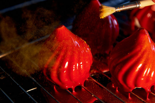 Fire berry cake, A delicate cream mousse, covered with incredibly shiny mirror-like glaze on the condensed milk, hides inside serdtsevinka of lemon jelly and ganache is incredibly useful oblepiha