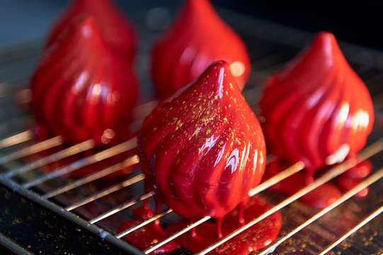 Fire berry cake, A delicate cream mousse, covered with incredibly shiny mirror-like glaze on the condensed milk, hides inside serdtsevinka of lemon jelly and ganache is incredibly useful oblepiha