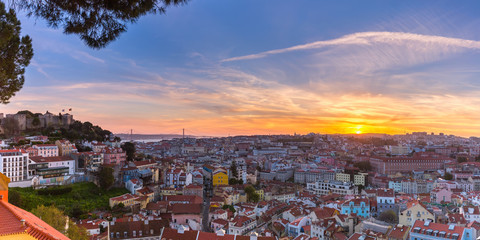 Fototapeta premium Panorama with Castle of Sao Jorge, the historical centre of Lisbon, Tagus River and 25 de Abril Bridge at scenic sunset, Lisbon, Portugal