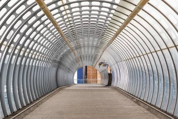 Lichtdoorlatende gordijnen Tunnel Poplar pedestrian tunnel footbridge leading to DLR station