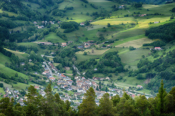 Vogesen Landschaft mit Dorf in Frankreich
