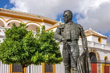 Printed roller blinds Stadion Stierkampfarena in Sevilla mit der Statue eines Toreros