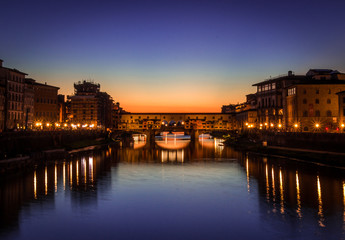 Naklejka na ściany i meble Ponte Veccio bei Nacht - Brücke über den Arno in Florenz