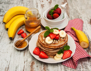 Pancakes with strawberries and bananas