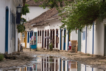 Bunte Gasse in Paraty, historische Altstadt in Rio de Janeiro, Brasilien