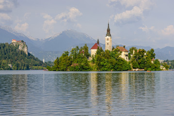 Obraz premium Lake Bled with St. Marys Church of Assumption on small island. Bled, Slovenia, Europe. Mountains and valley on background. 