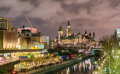 Fototapeten Kanadisches Parlamentsgebäude und Rideau-Kanal in Ottawa © Leonid Andronov
