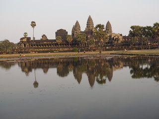 Fototapeta na wymiar Amanecer en Angkor