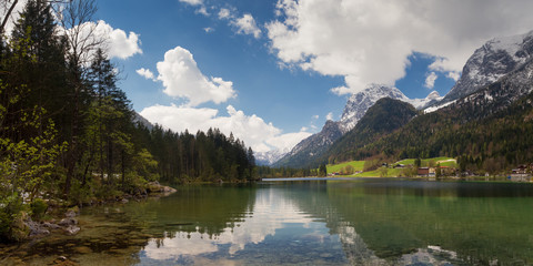 Fototapeta na wymiar Panorama of Lake Hintersee