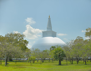 Big white stupa Ruwanwelisaya dagoba in Anuradhapura, Sri Lanka
